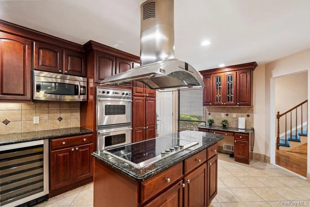 109 Foxwood Drive Jericho, NY 11753