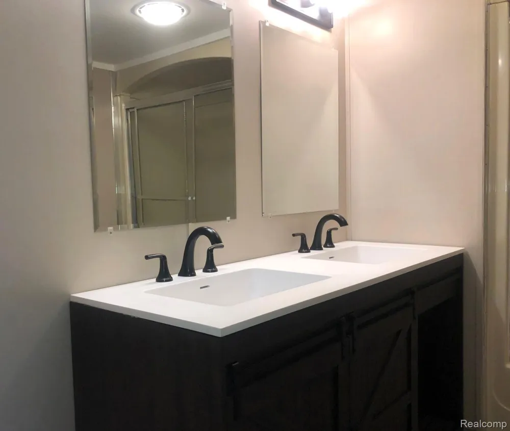 612 Holly Court Jonesville City, MI 49250