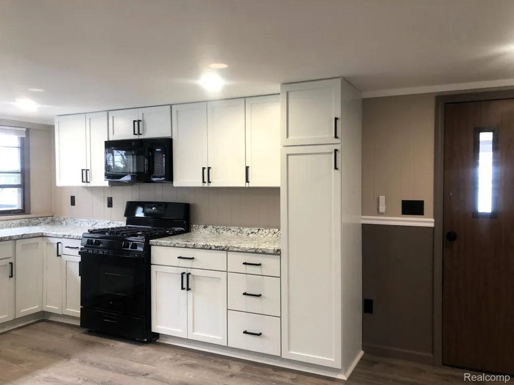 612 Holly Court Jonesville City, MI 49250