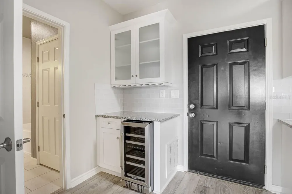 4311 BAYSIDE VILLAGE DRIVE #303 Tampa, FL 33615