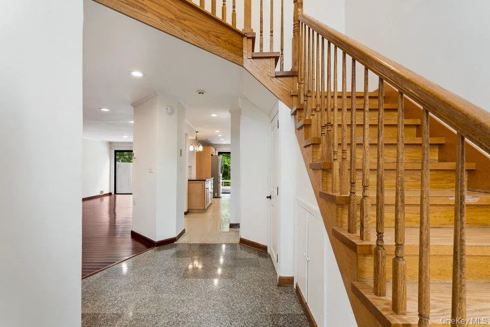 41 E View Court Jericho, NY 11753