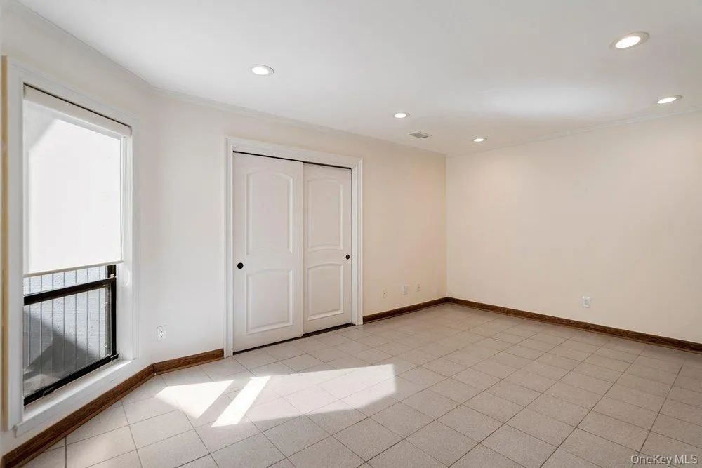 41 E View Court Jericho, NY 11753