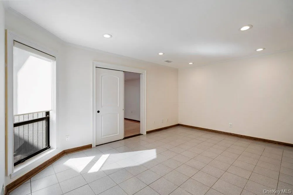 41 E View Court Jericho, NY 11753