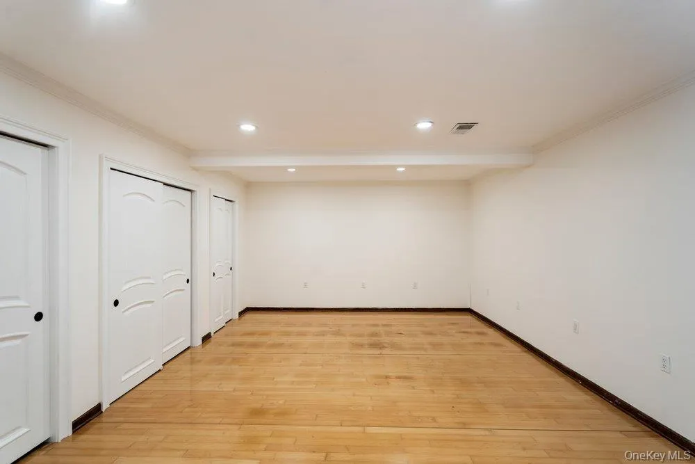 41 E View Court Jericho, NY 11753