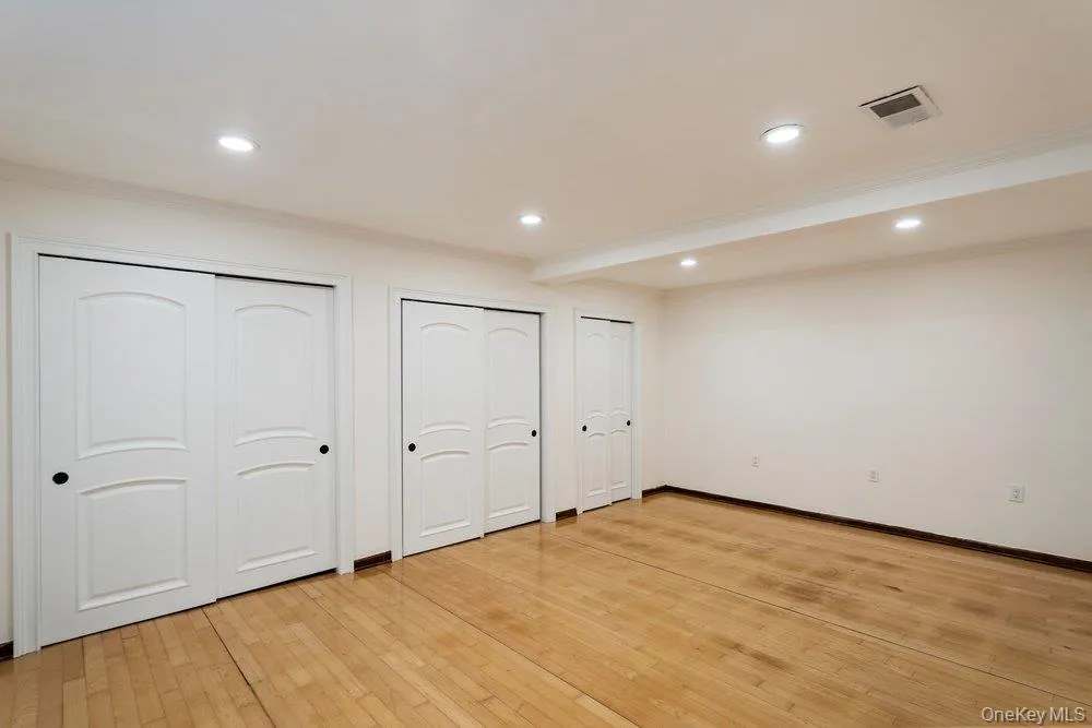 41 E View Court Jericho, NY 11753