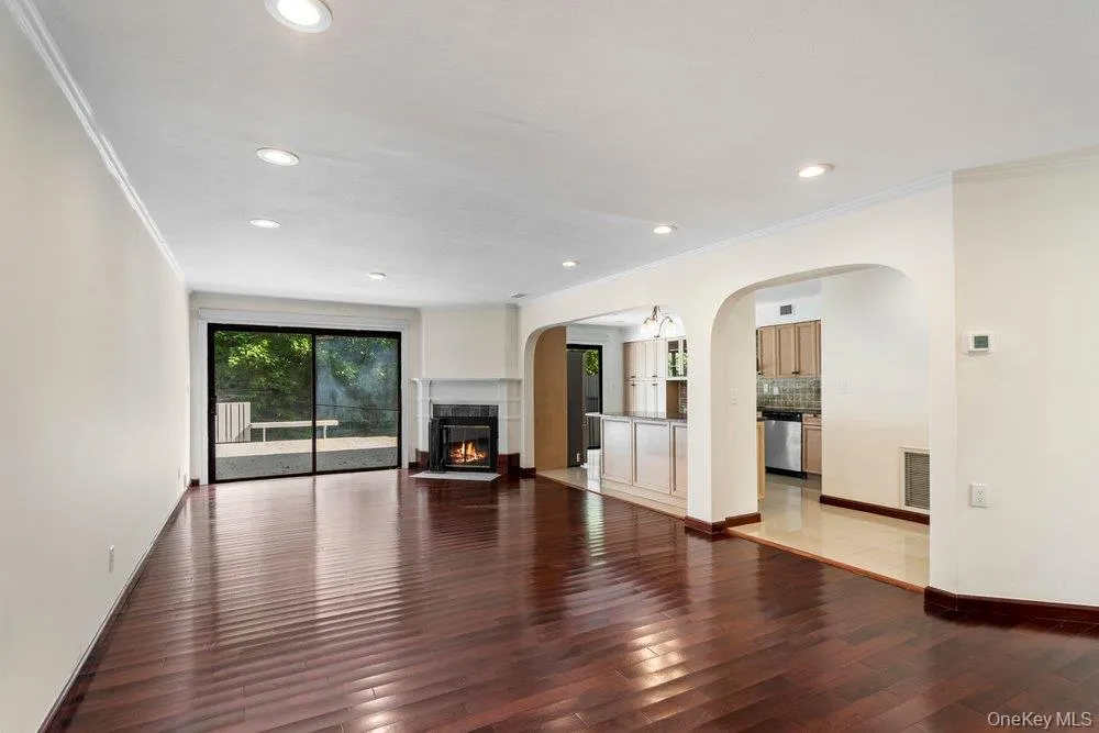 41 E View Court Jericho, NY 11753