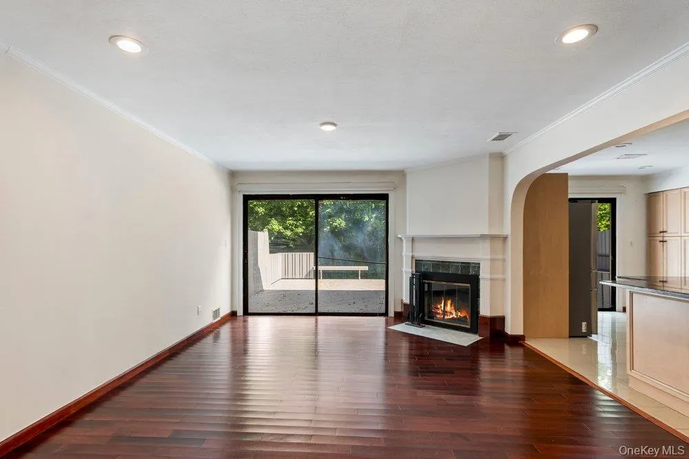 41 E View Court Jericho, NY 11753