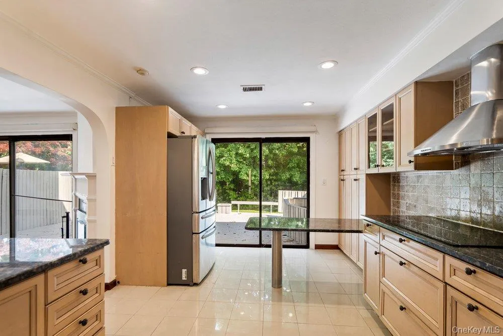 41 E View Court Jericho, NY 11753