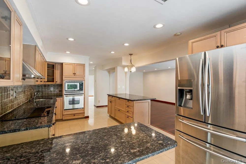 41 E View Court Jericho, NY 11753