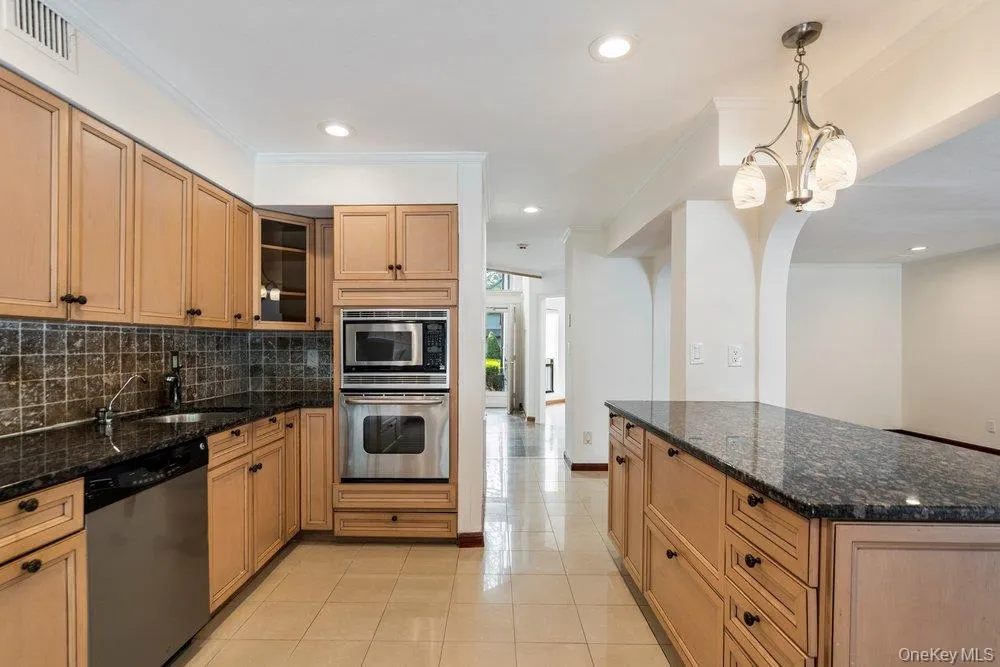 41 E View Court Jericho, NY 11753