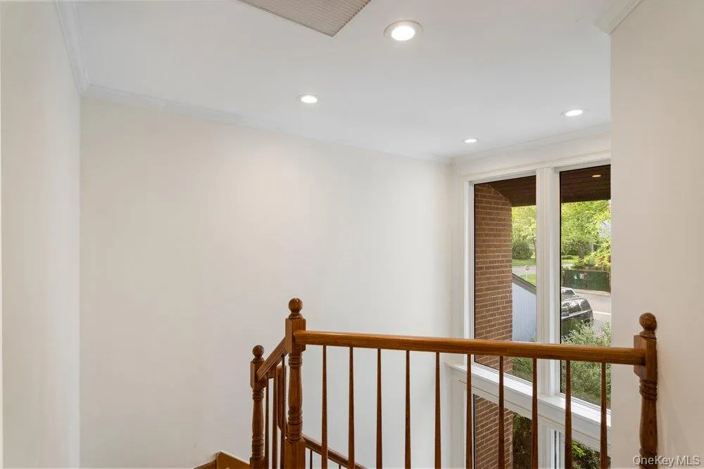 41 E View Court Jericho, NY 11753