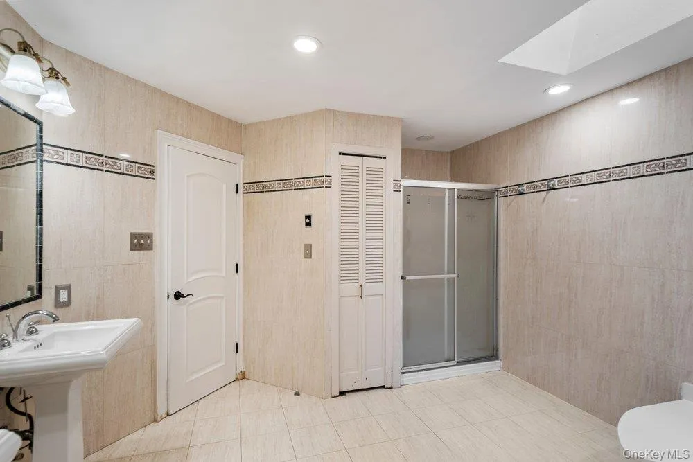 41 E View Court Jericho, NY 11753