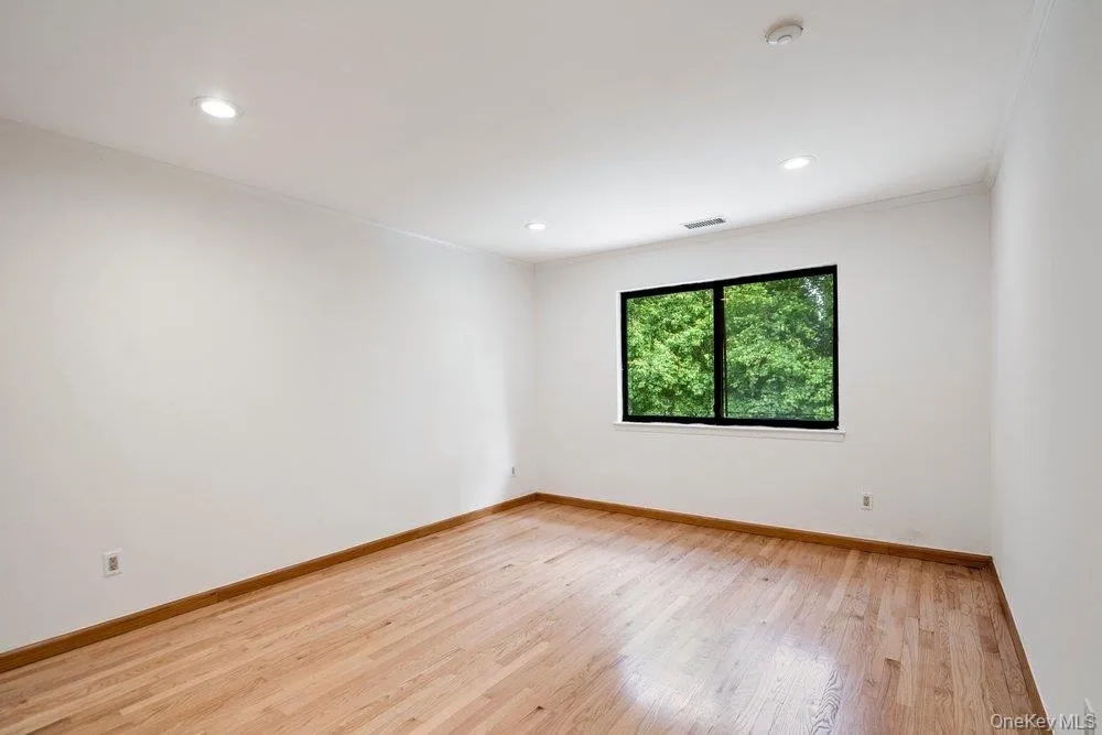 41 E View Court Jericho, NY 11753