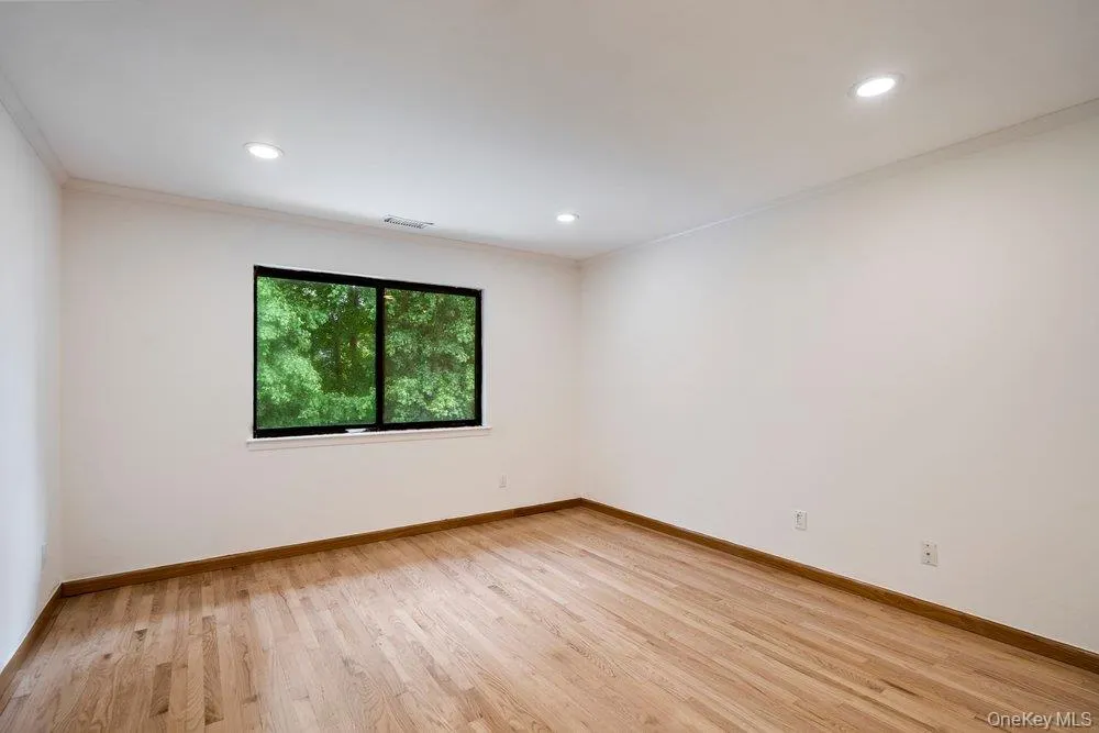 41 E View Court Jericho, NY 11753