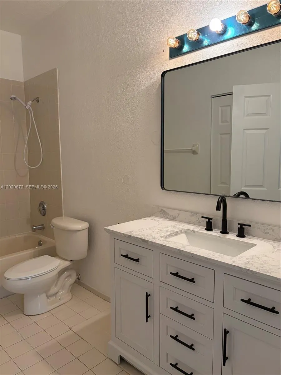 8835 S Isles Cir Tamarac, FL 33321