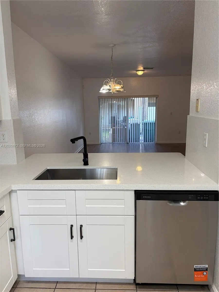 8835 S Isles Cir Tamarac, FL 33321
