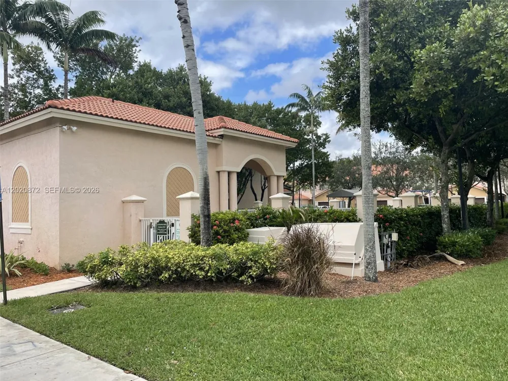 8835 S Isles Cir Tamarac, FL 33321