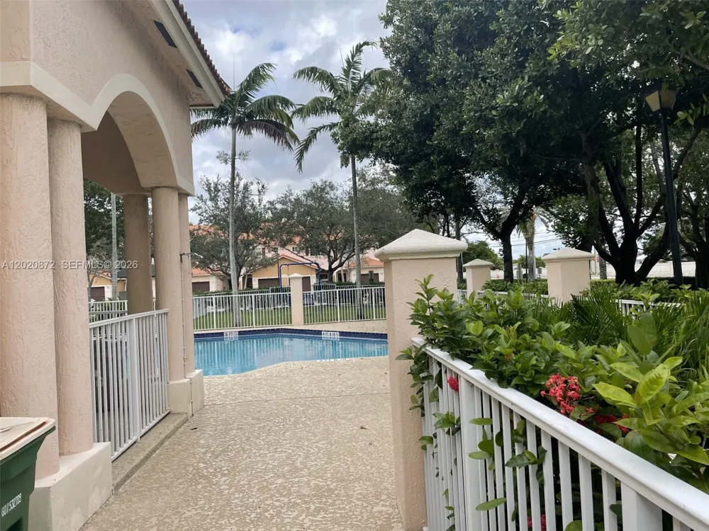 8835 S Isles Cir Tamarac, FL 33321