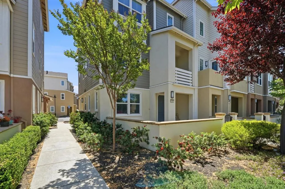 176 E Main Avenue Morgan Hill, CA 95037