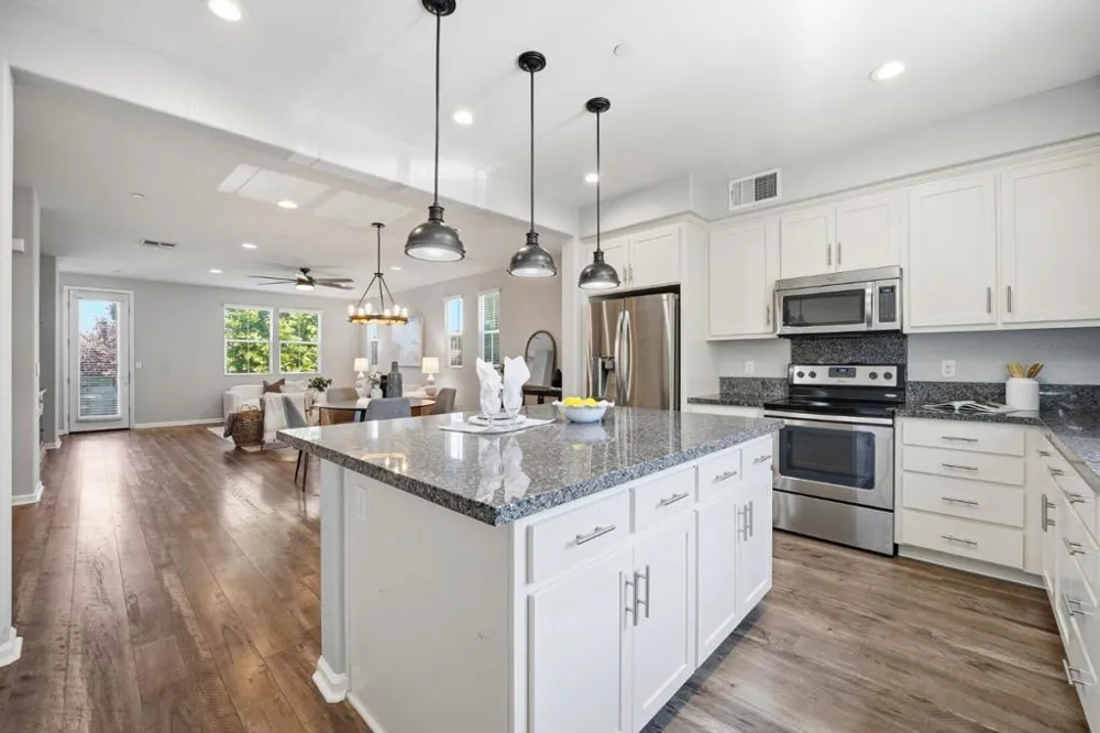 176 E Main Avenue Morgan Hill, CA 95037