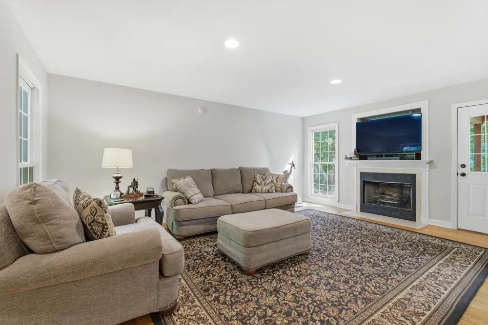 957 Ford Rd White Bluff, TN 37187