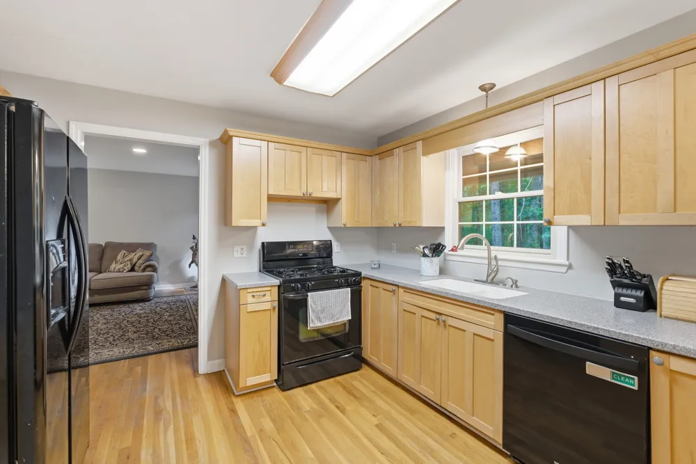 957 Ford Rd White Bluff, TN 37187
