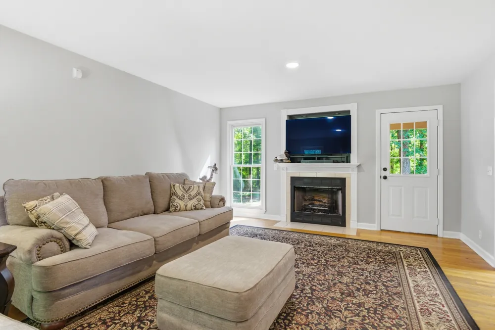 957 Ford Rd White Bluff, TN 37187