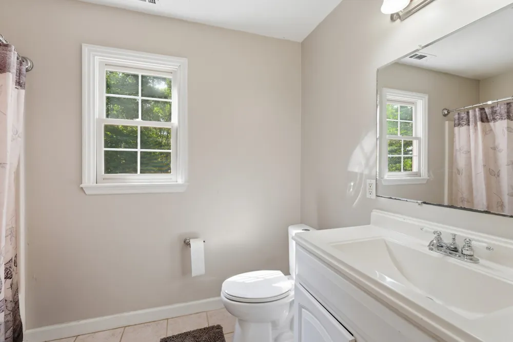 957 Ford Rd White Bluff, TN 37187