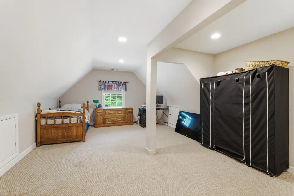 957 Ford Rd White Bluff, TN 37187