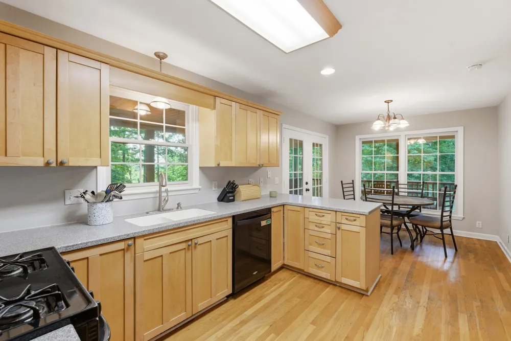 957 Ford Rd White Bluff, TN 37187