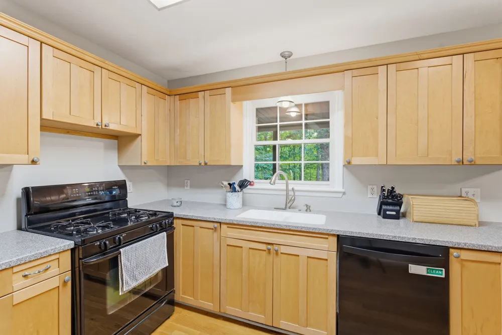 957 Ford Rd White Bluff, TN 37187