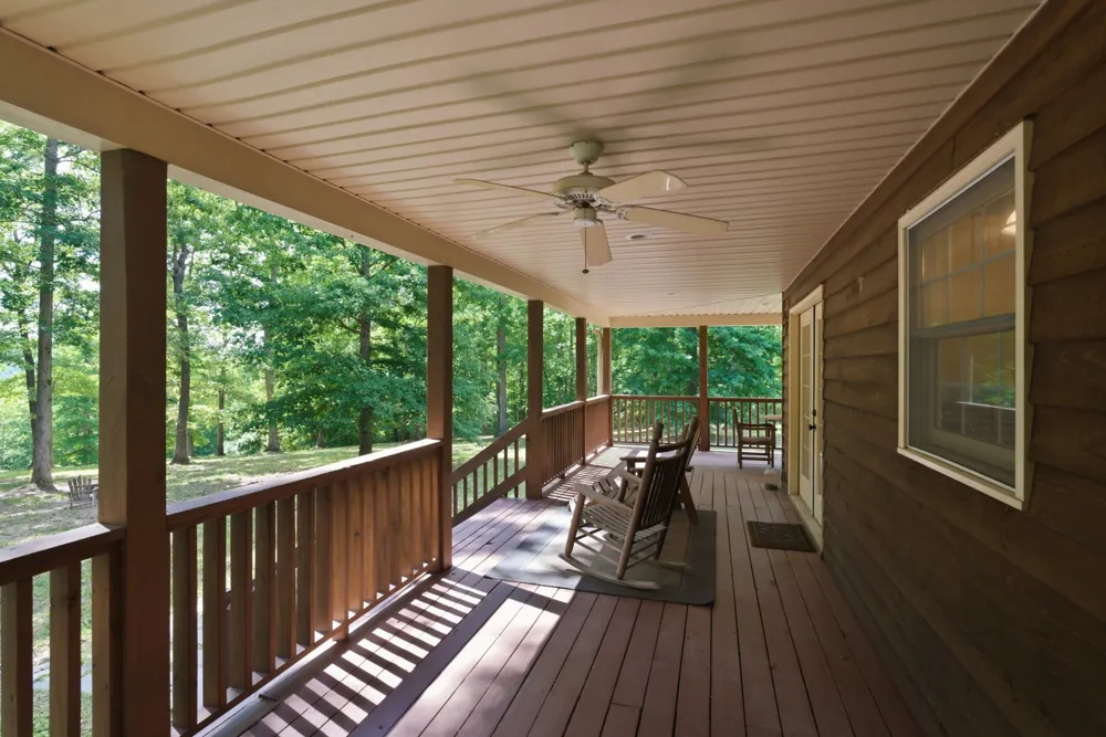 957 Ford Rd White Bluff, TN 37187