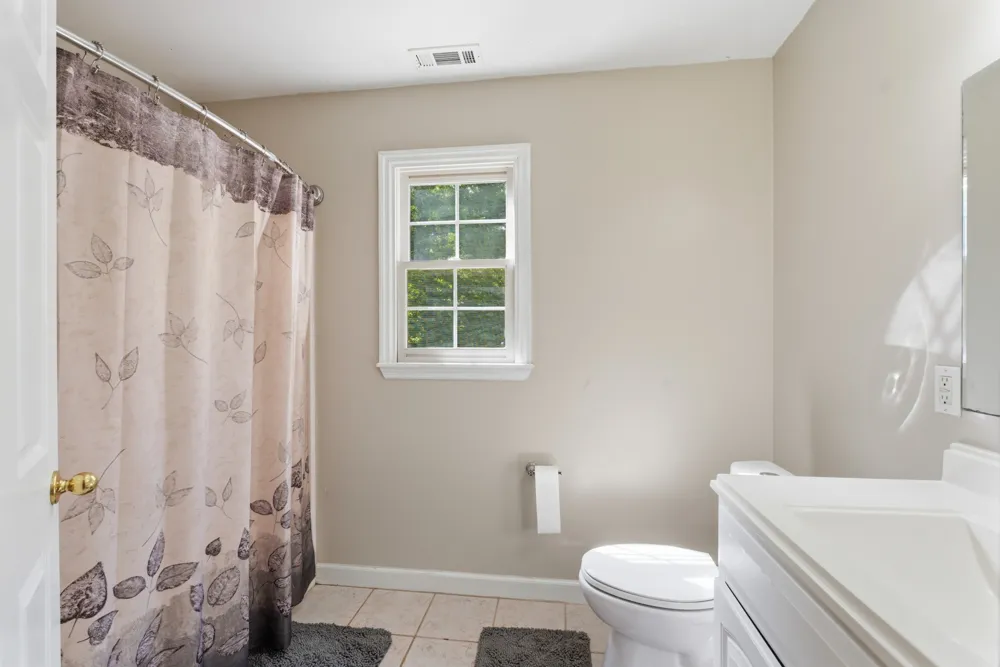 957 Ford Rd White Bluff, TN 37187