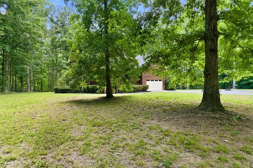 957 Ford Rd White Bluff, TN 37187