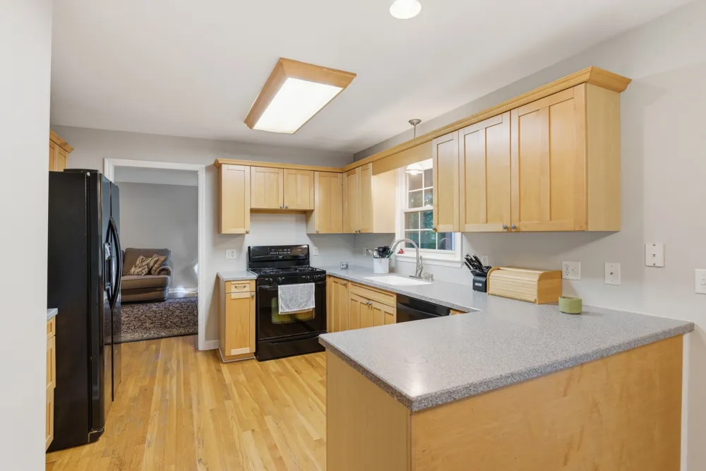 957 Ford Rd White Bluff, TN 37187