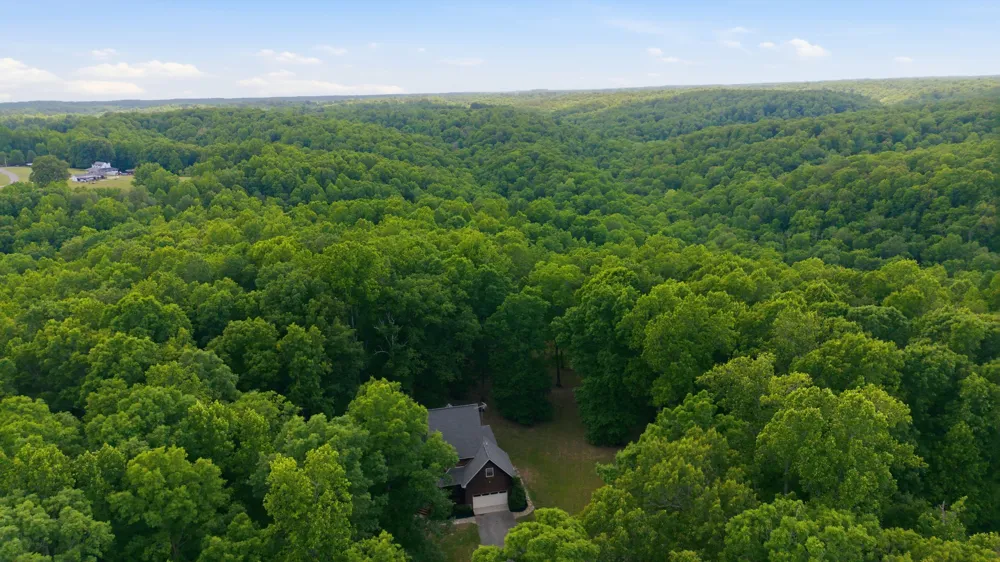 957 Ford Rd White Bluff, TN 37187