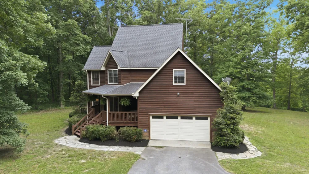 957 Ford Rd White Bluff, TN 37187