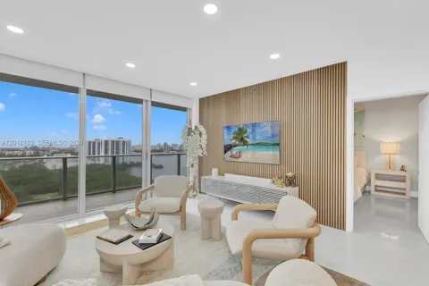 16385 Biscayne Blvd #2101
