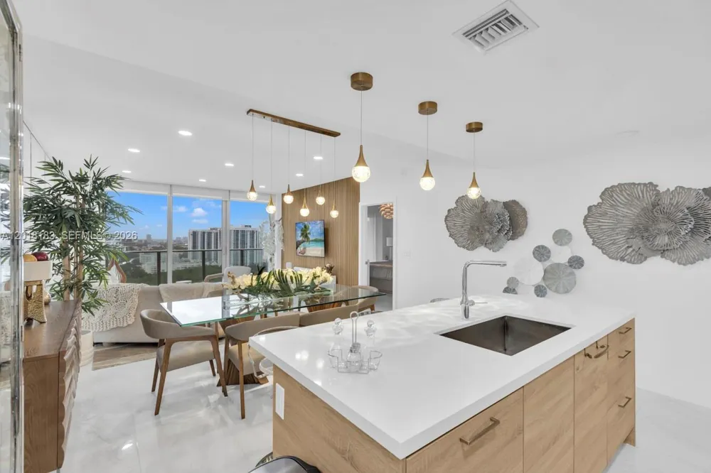 16385 Biscayne Blvd #2101 North Miami Beach, FL 33160