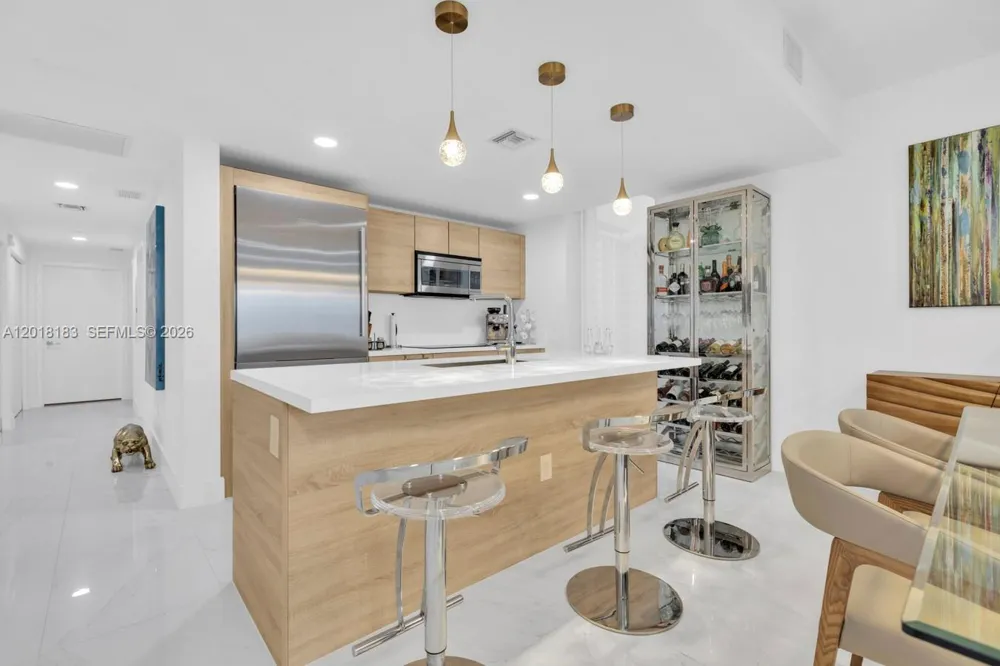 16385 Biscayne Blvd #2101 North Miami Beach, FL 33160