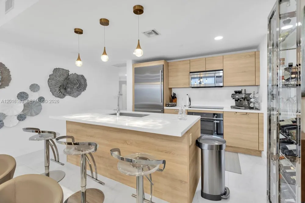 16385 Biscayne Blvd #2101 North Miami Beach, FL 33160