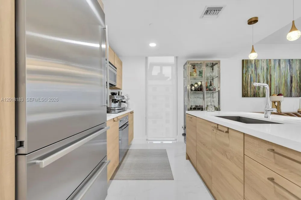 16385 Biscayne Blvd #2101 North Miami Beach, FL 33160