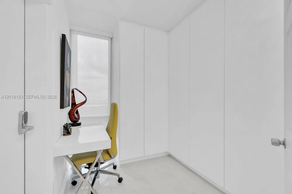 16385 Biscayne Blvd #2101 North Miami Beach, FL 33160