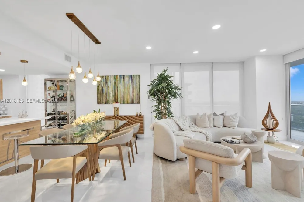 16385 Biscayne Blvd #2101 North Miami Beach, FL 33160