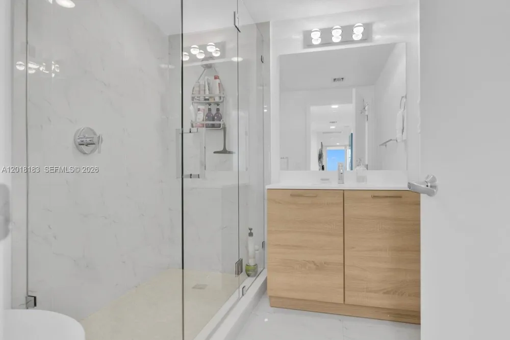 16385 Biscayne Blvd #2101 North Miami Beach, FL 33160