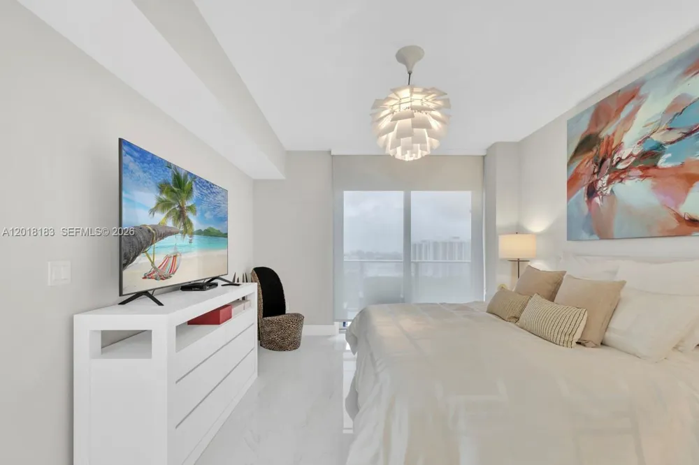 16385 Biscayne Blvd #2101 North Miami Beach, FL 33160