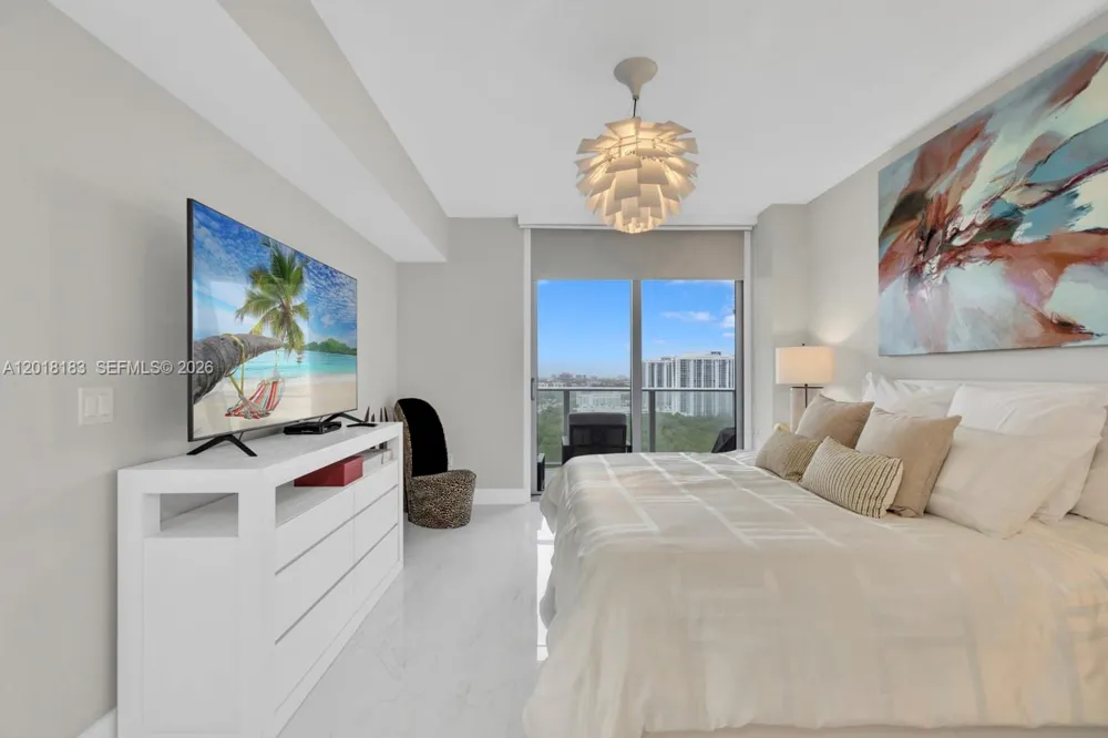 16385 Biscayne Blvd #2101 North Miami Beach, FL 33160