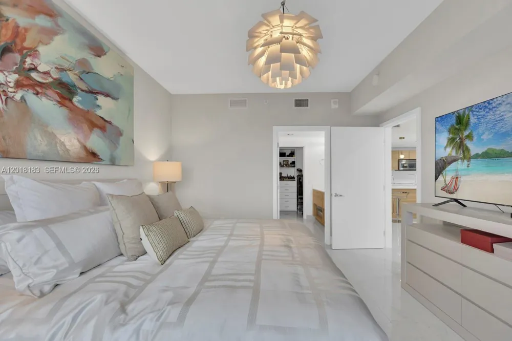 16385 Biscayne Blvd #2101 North Miami Beach, FL 33160