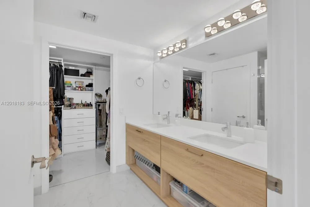 16385 Biscayne Blvd #2101 North Miami Beach, FL 33160