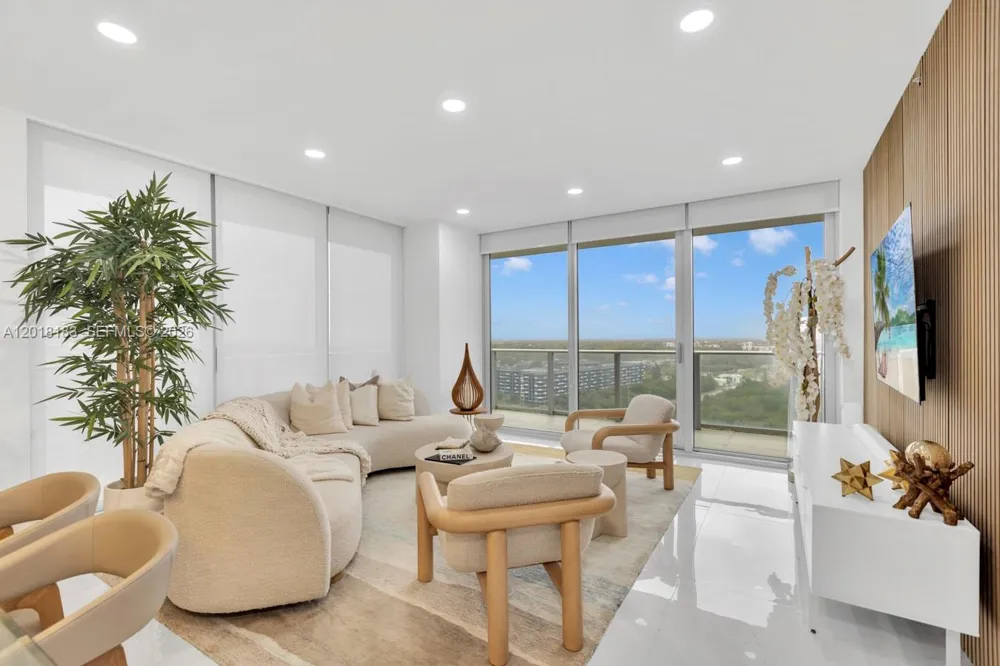 16385 Biscayne Blvd #2101 North Miami Beach, FL 33160